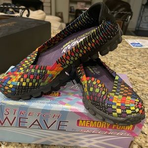 Women’s Skechers stretch weave slip on shoe size 6.